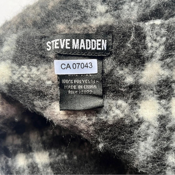 Steve Madden Classic Plaid Scarf Fringe Trim Super Soft Fuzzy Cozy Warm One Size - Picture 3 of 8